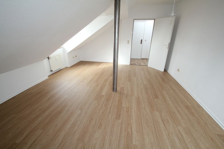 Ostviertel: 2-Zimmer-Whg Nähe Schwänchenteich Kep DG re E13 – Zimmer 2