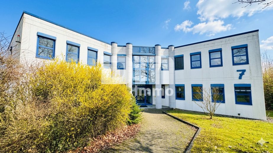 Vielseitiger Gewerbekomplex Halle + Büro / Freifläche - Top Infrastruktur direkt am A44 / A49 Kreuz – Bürogebäude / Haupteingang