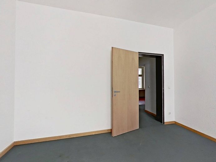 Die Blätter fallen, die Miete auch - 1 NKM als Herbstgeschenk: Attraktive 3-Zimmer-Wohnung mit Einbauküche und 2 Balkonen ++ – Ansicht II: Schlafzimmer II