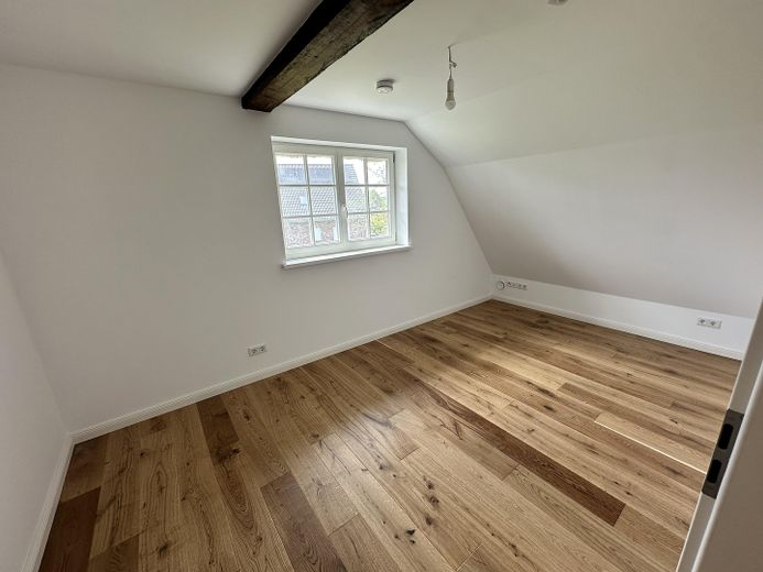 hochwertiger Erstbezug im kernsanierten Bauernhaus - Maisonette unter Reet am Elbdeich – OG Zimmer 3 (ca. 10,5 qm)