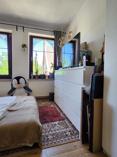 Light-filled old building apartment (5 rooms) by the city park - 4 spacious bedrooms and separate living room – Bsp. Zimmer 1 u. 2 (einger.)