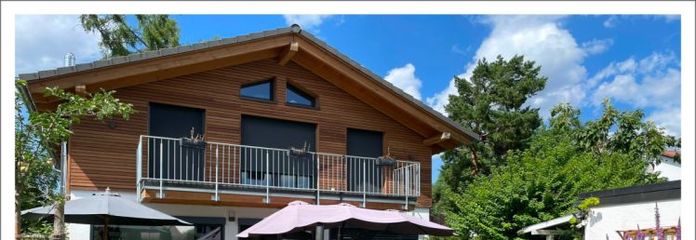 Exklusives KfW-40-Einfamilienhaus mit Galerie, Kamin und Schwimmteich