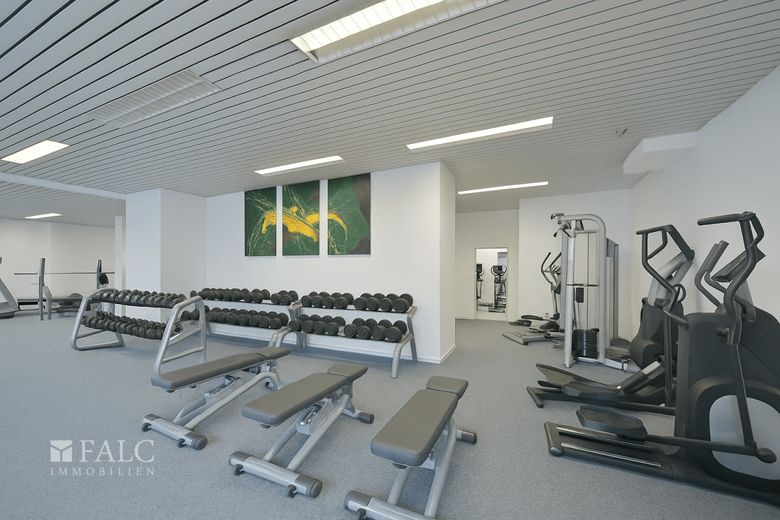 Zentrumsnahe, attraktive 3-teilige Gewerbeeinheit in der Münchner Innenstadt – Fitnessstudio KI generiert