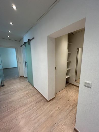 Bad Homburg'da komisyonsuz, ankastre mutfak ve balkon dahil aydınlık 3 odalı daire – sahibinden – Flur inkl. Abstellraum