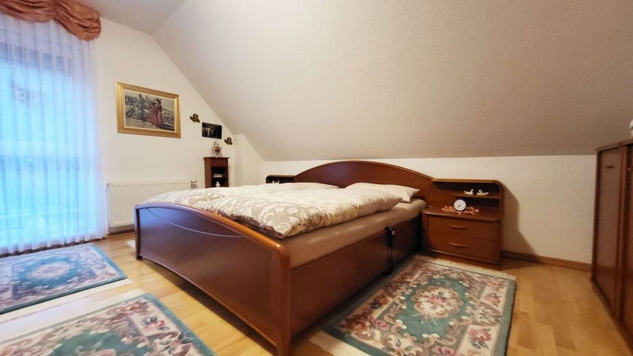 Gepflegte Doppelhaushälfte mit nordischem Flair – Schlafzimmer 1.OG