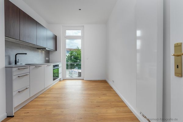 पूरी तरह से नवीनीकृत पुराने भवन में 21 m² का साझा आवास कमरा, Köpenick में नए 3-सदस्यीय साझा आवास में पहली बार उपयोग