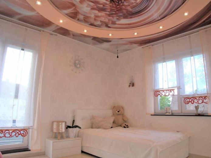 Moderne Luxusvilla: 432 m² Wohnfläche, PV-Anlage, Wärmepumpe & Sauna – Schlafzimmer