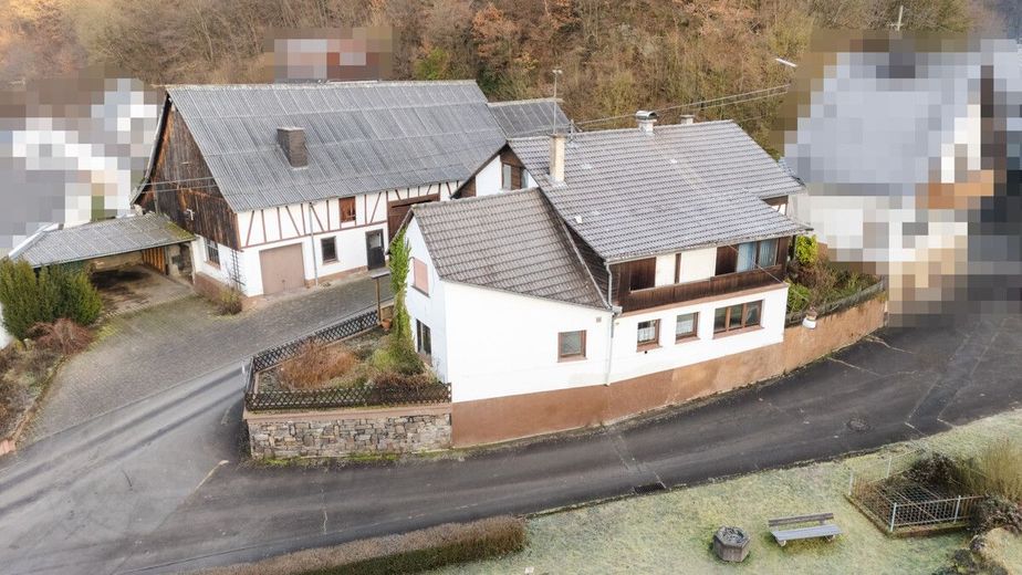 Fachwerkhaus mit Anbau und großer Scheune. Sanierung mit Substanz in Roßbach-Wied! – Wohnhaus mit Anbau