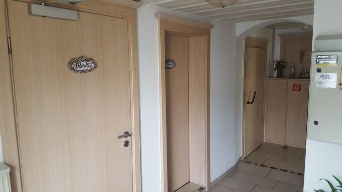 Pensión de 19 habitaciones, posada, cervecería al aire libre y vivienda del operador, conversión de «uso comercial a residencial» – Foto 29