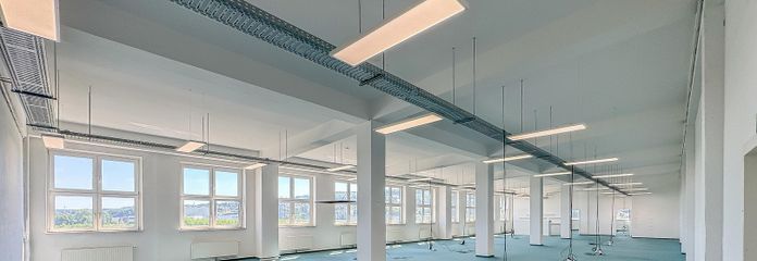 Lagerfläche (Beton u. Teppich)