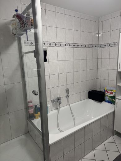 Appartamento adatto alle famiglie con tre locali – Bad Bild 1