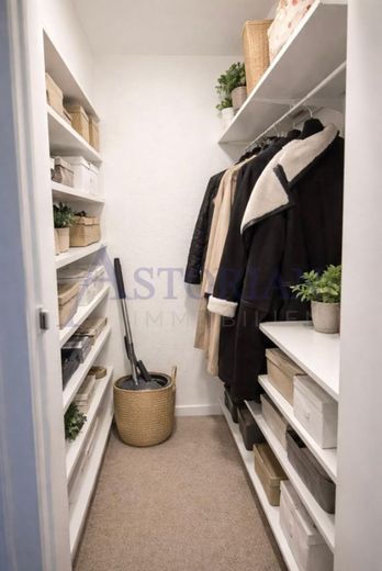 Wunderschöne 4-Zimmer-Wohnung im nachgefragten Berliner Westend – Garderobe