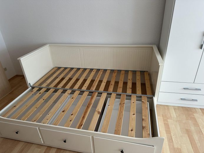 Bett mit Ausziehfunktion
