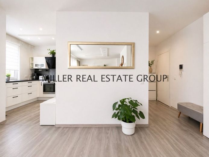 Moderne 4-Zimmer-Erdgeschosswohnung mit Privatgarten, Terrasse &amp; zwei Tiefgaragenstellplätzen! – offener Wohn-Ess-Küchenbereich