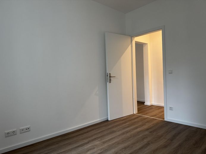 Kernsanierte, helle 2-Zi. Wohnung in Fürth – Schlafzimmer Nr. 1