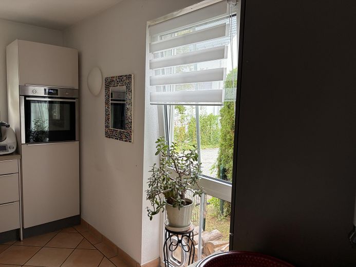 3-4 Zi Gartenidylle, 2 Holzterrassen, Sommergarten, Pavillon, – Küche2