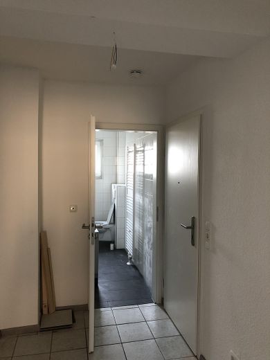 Sanierte Wohnung mitten in Gießen, trotzdem ruhig und sicher mit hohem Freizeitwert – Diele