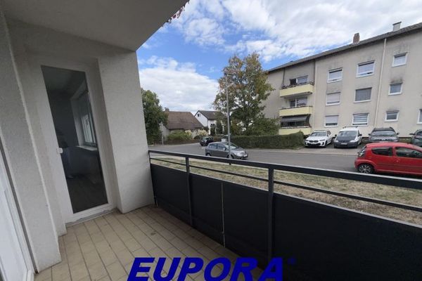 EUPORA® Immobilien: Piso de 3 habitaciones con balcón en Eisenberg.