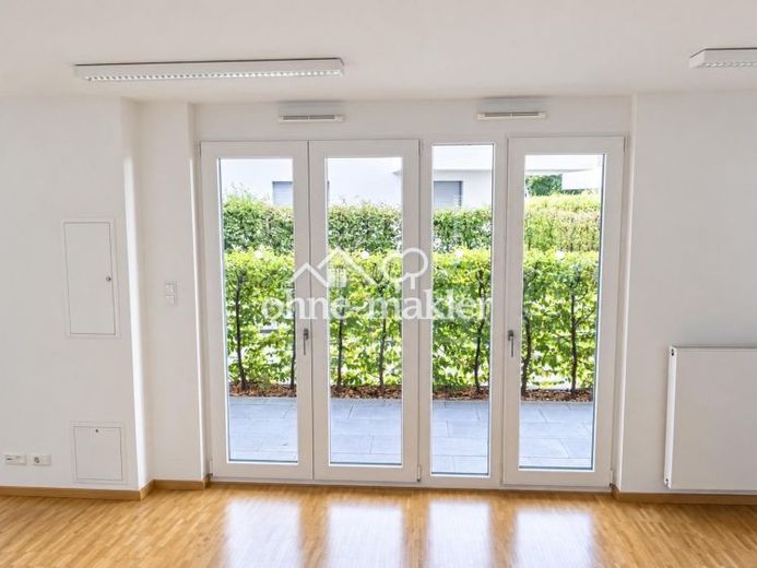 PREISREDUZIERT Büro mit TG-Stellplatz und Wohnoption in KA-Durlach – Фотографія 1