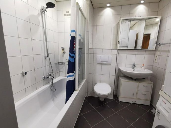 Provisionsfrei! Stilvolle 3 Zimmer-Wohnung mit Balkon und EBK in der Kemptener Innenstadt. – Bad