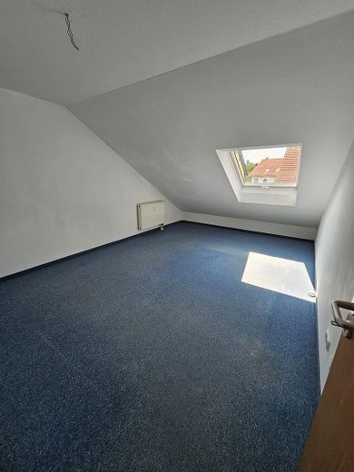 Well-maintained 2.5-room top-floor apartment with south-facing balcony, two parking spaces and fitted kitchen – Foto 8