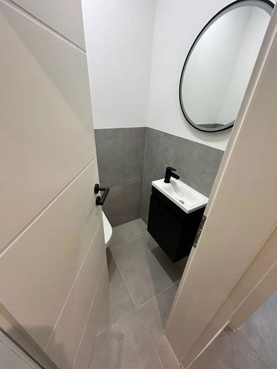 Modernes WG-Zimmer mit viel Licht/ Jaspersallee 27, München / 3.OG / WE47 / Zi.1 – Gäste WC