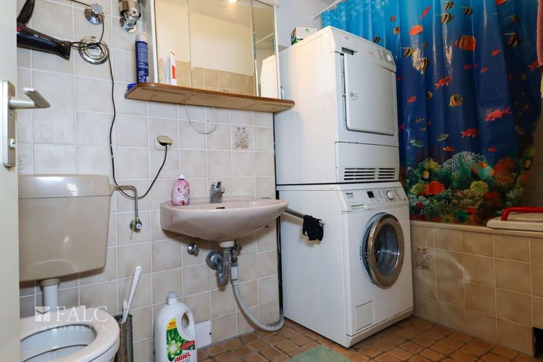 Attraktive 3-Zimmer-Wohnung mit großem Balkon, Tiefgaragenstellplatz in Junkersdorf – Badezimmer