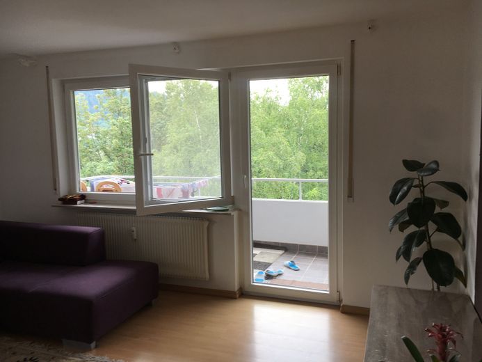Wohnzimmer m. Südbalkon