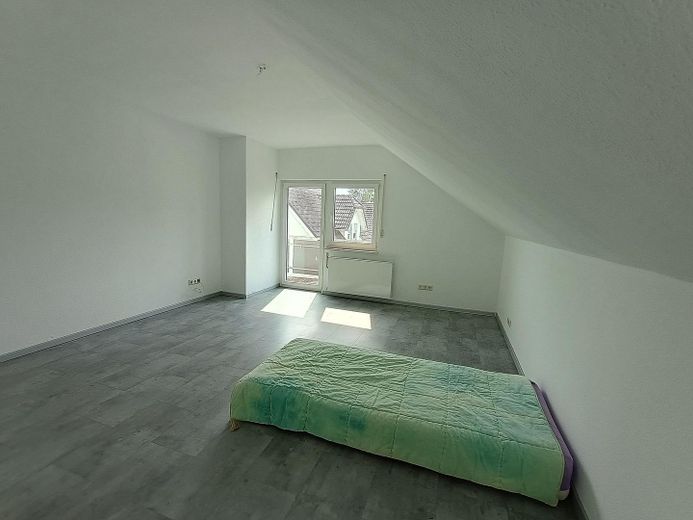 2. Schlafzimmer OG mit Balkon