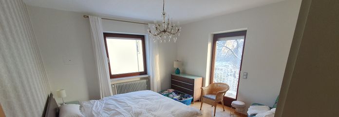 Schlafzimmer mit Balkon Süd