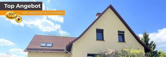 Hofeingang / Vorderseite mit Garage