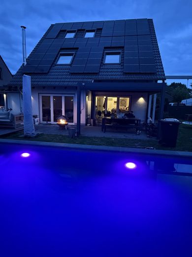 Your new home: Detached house with pool, heat pump, photovoltaic system and fireplace – Pool_Beleuchtung