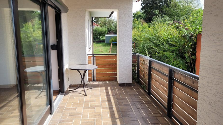 Güzel, aydınlık, yeni yenilenmiş 3 odalı daire – Balkon