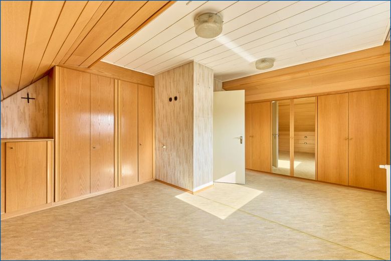 ** Ihr Eigenheim zum Gestalten ** älteres Einfamilienhaus mit zusätzlichem Bauplatz – Schlafzimmer 1