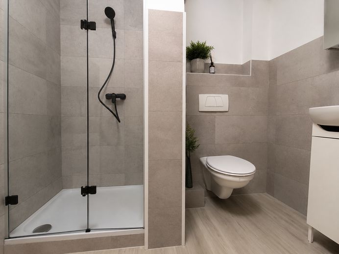 5-Min zum HBF | Kernsaniertes WG-ZIMMER – Badezimmer