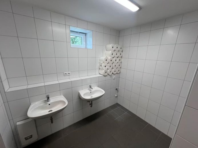 Новое коммерческое помещение (300 м²) с офисом, 1.500 м² открытой площадки и отличным подключением к A25 – Foto 10