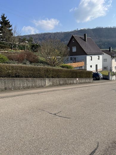 „Omas Häusle“, sofort verfügbar, mit großem Garten, schöner Lage und reichlich Potential ! – Hausansicht