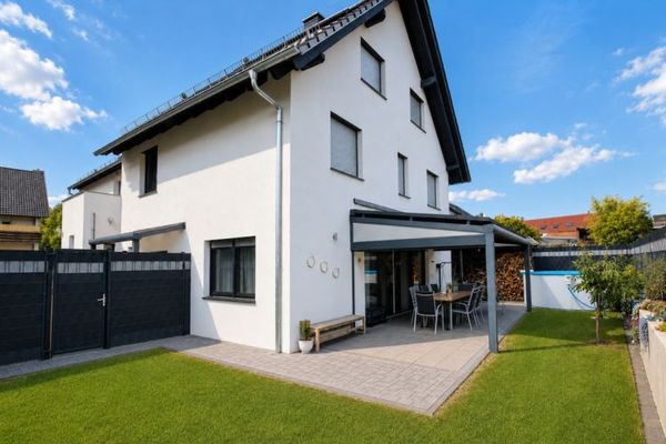 Hochwertiger Familientraum mit zusätzlicher Kapitalanlage – zwei Häuser auf einem Grundstück