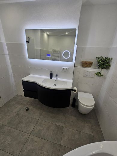 Bad mit Badewanne