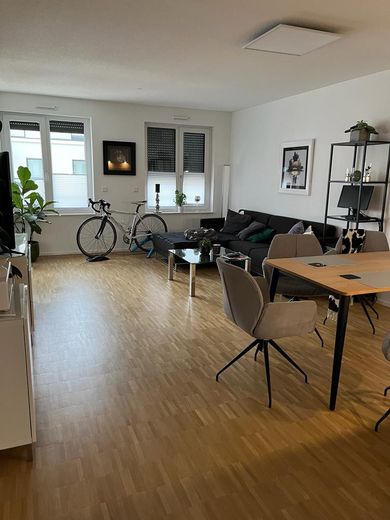 Modern wohnen, zentral leben – 2 Zimmer mit Dachgartenblick HC18 – Wohnraum