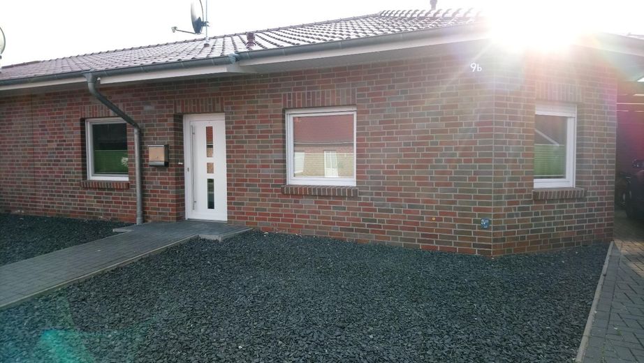 Doppelhaushälfte mit eigenem Garten, Terrasse & Carport in Weener – Foto 1