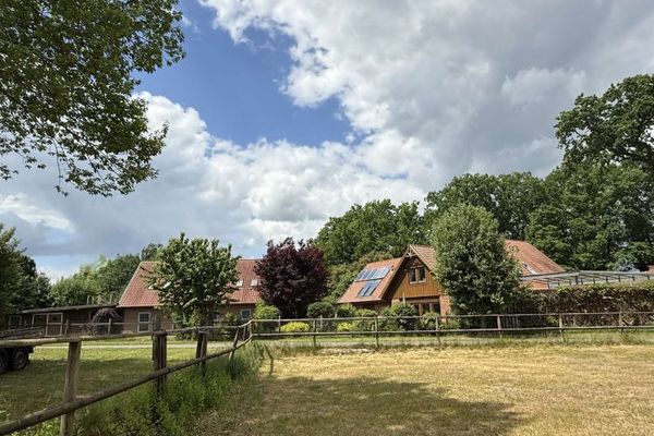 Besonderes Wohnen im Wohlfühlhaus der Extraklasse mit Gästehaus und Stalltrakt