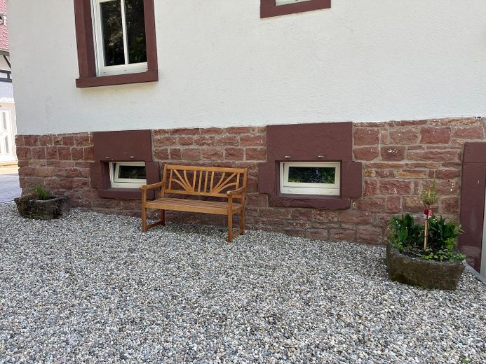 Sehr großzügige u. helle 3-Zimmer-Wohnung mit Balkon und Garten - modern renoviert mit Glasfaser – Wohnhof