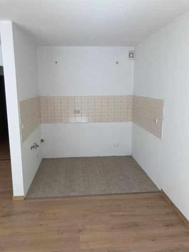 Großzügige 2-Zimmer mit Laminat und offener Küche in ruhiger Lage! – PHOTO-2022-06-17-13-01-39_3