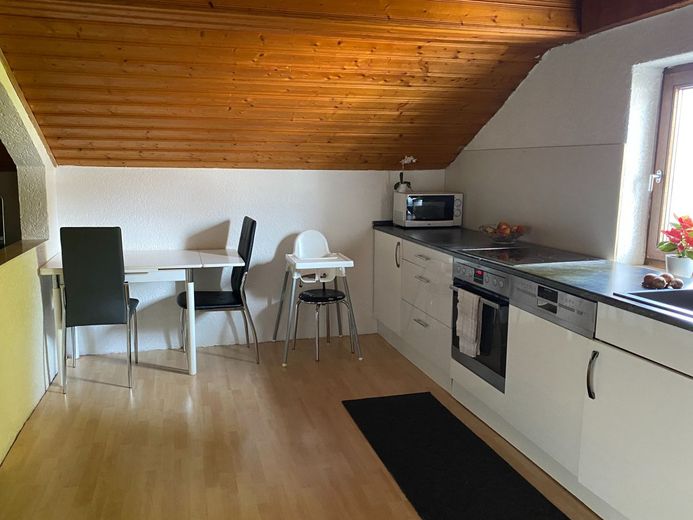 Viel Platz auch für 2 Familien in freistehenden Haus in guter Lage – Küche OG