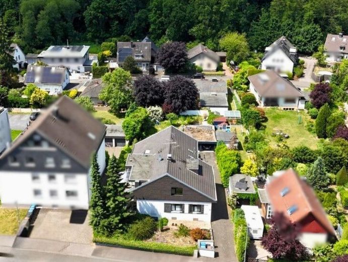Wohnen &amp; Rendite in einer Hand · 3 - 5 Wohneinheiten · Wintergarten &amp; Traumgarten – Objektansicht Strassenseite
