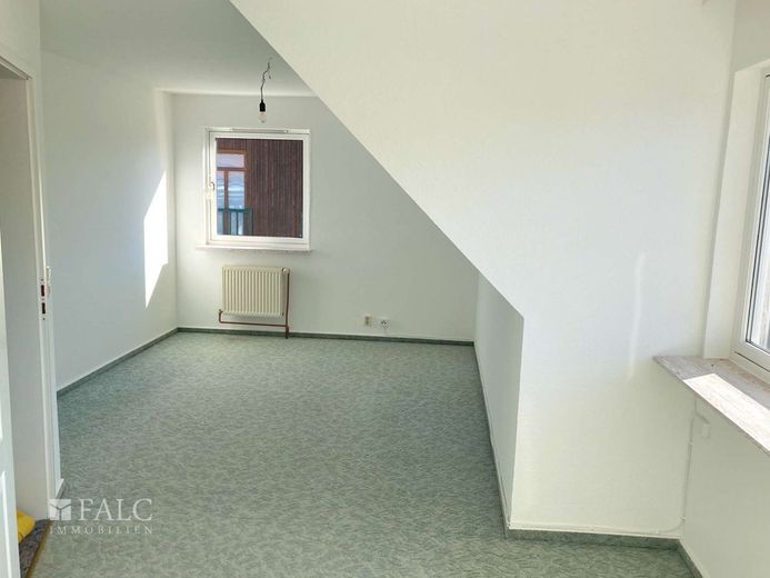 ***Ihr neues Zuhause: Einfamilienhaus mit Gartenidylle und viel Platz für die ganze Familie*** – Zimmer 1 OG