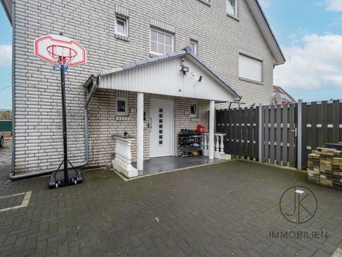 ***Immeuble résidentiel de 3 logements à Delmenhorst – combinaison judicieuse d’usage propre et de location – Photo 1