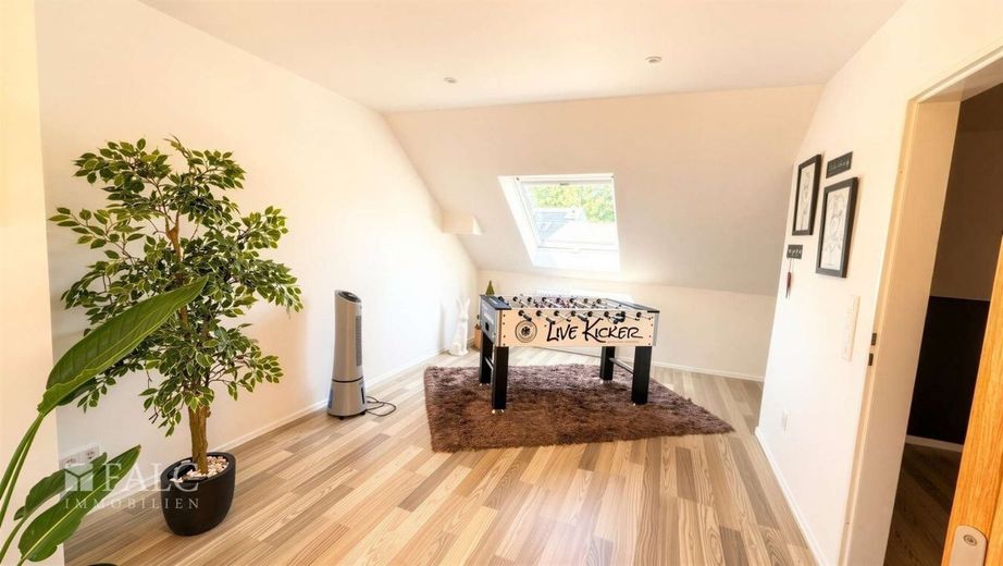Familienfreundliches Wohnen in ruhiger Lage - gepflegtes Reihenmittelhaus mit zahlreichen Modernisierungen – Dachgeschoss