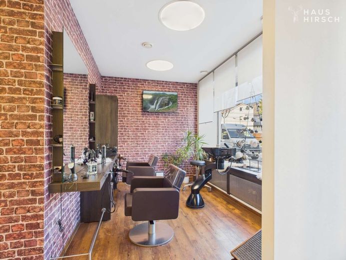 Kapitalanlage mit Potenzial: Wohn- und Geschäftshaus in Geislingen a.d. Steige – Friseursalon EG